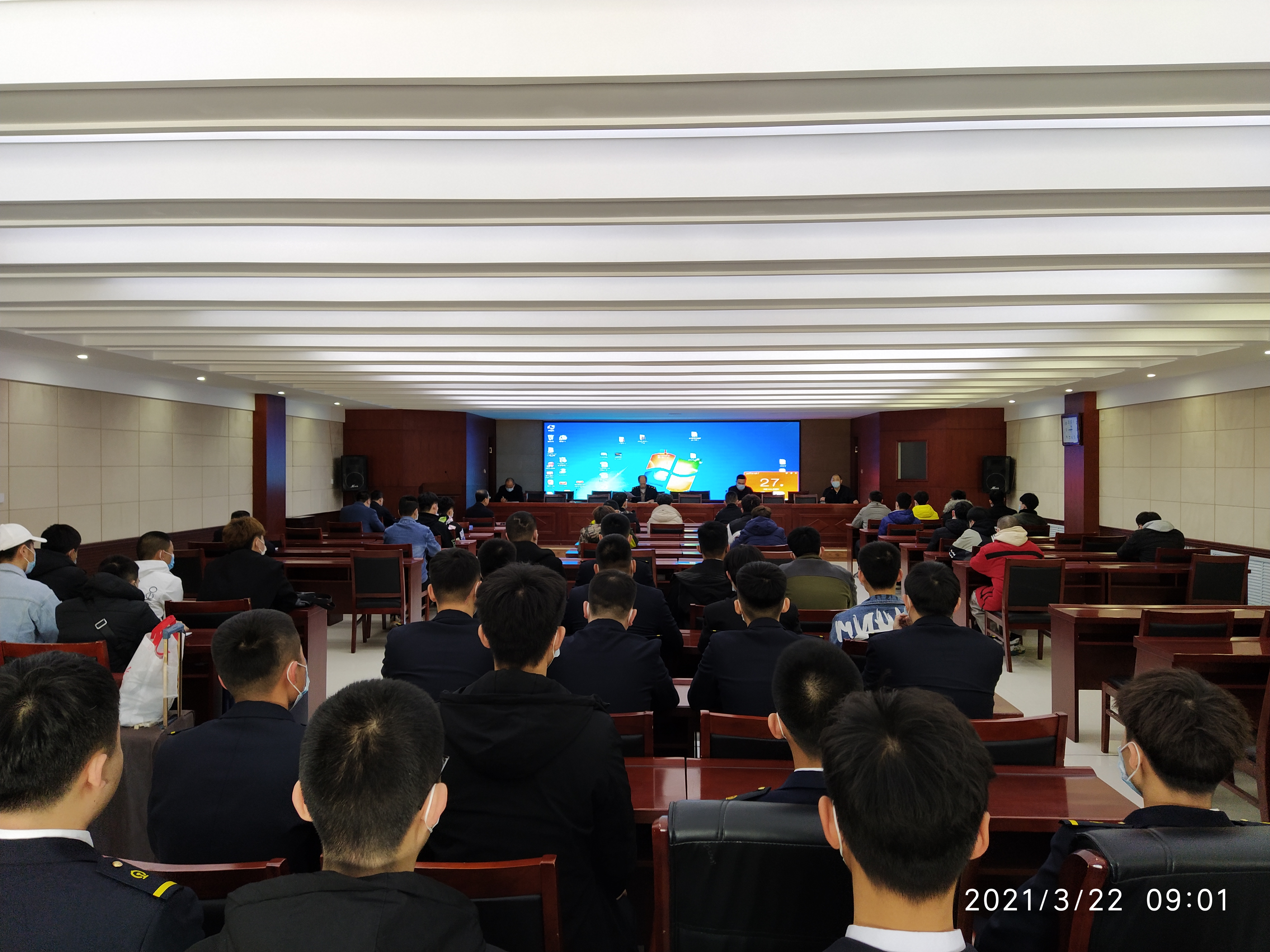 实习学生到达通辽站